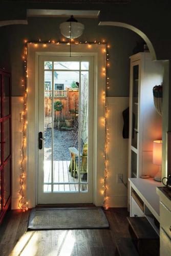 25-string-lights-decorating-ideas-homebnc