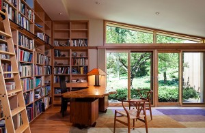 Library-and-home-office-rolled-into-one-with-smart-shelving-and-a-live-edge-table