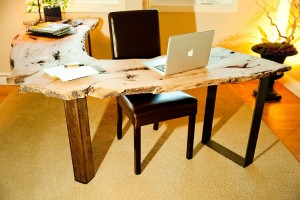 Natural-edge-work-tables-give-you-design-freedom-and-usher-in-woodsy-warmth