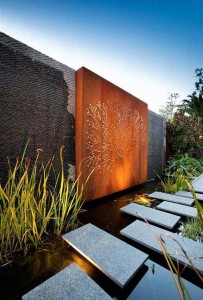 Splendid-Intricate-Textures-in-Outdoor-Metal-Projects