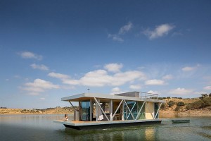 Sustainable-and-stylish-design-of-Floatwing-by-Friday