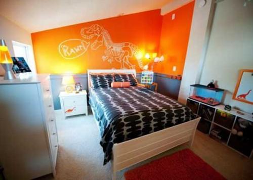 decorar-pintar-dormitorio-cuarto-habitacion-naranja-blanco
