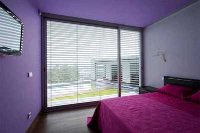 dormitorio-pintado-de-color-morado-y-gris12