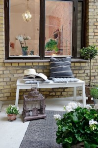 fabulous-ideas-spring-decor-balcony-16