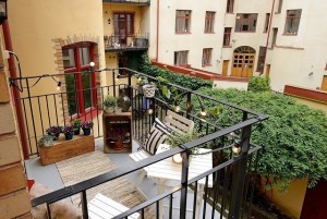 fabulous-ideas-spring-decor-balcony-24
