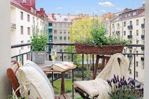 fabulous-ideas-spring-decor-balcony-30