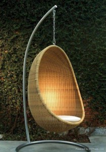 super-cozy-hanging-rattan-chair-23