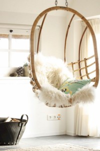 super-cozy-hanging-rattan-chair-28